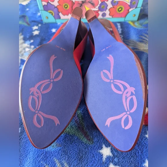 Poetic License Heels - Picture 6 of 10